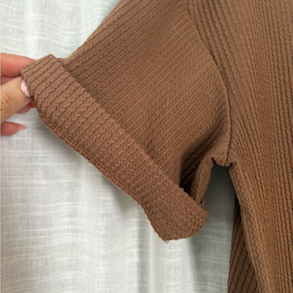 Francesca’s Ribbed Crop Top - Picture 6 of 6